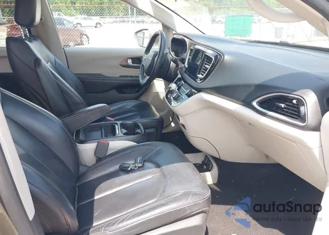 2017 Chrysler Pacifica Touring-L z USA, uszkodzony, nr VIN 2C4RC1BG9HR668654